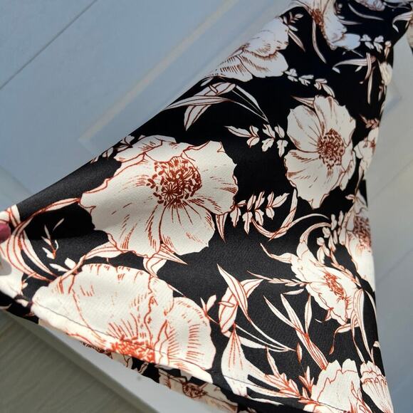 PEACH LOVE women’s blouse size M, with bell sleeves, black floral - Picture 9 of 11